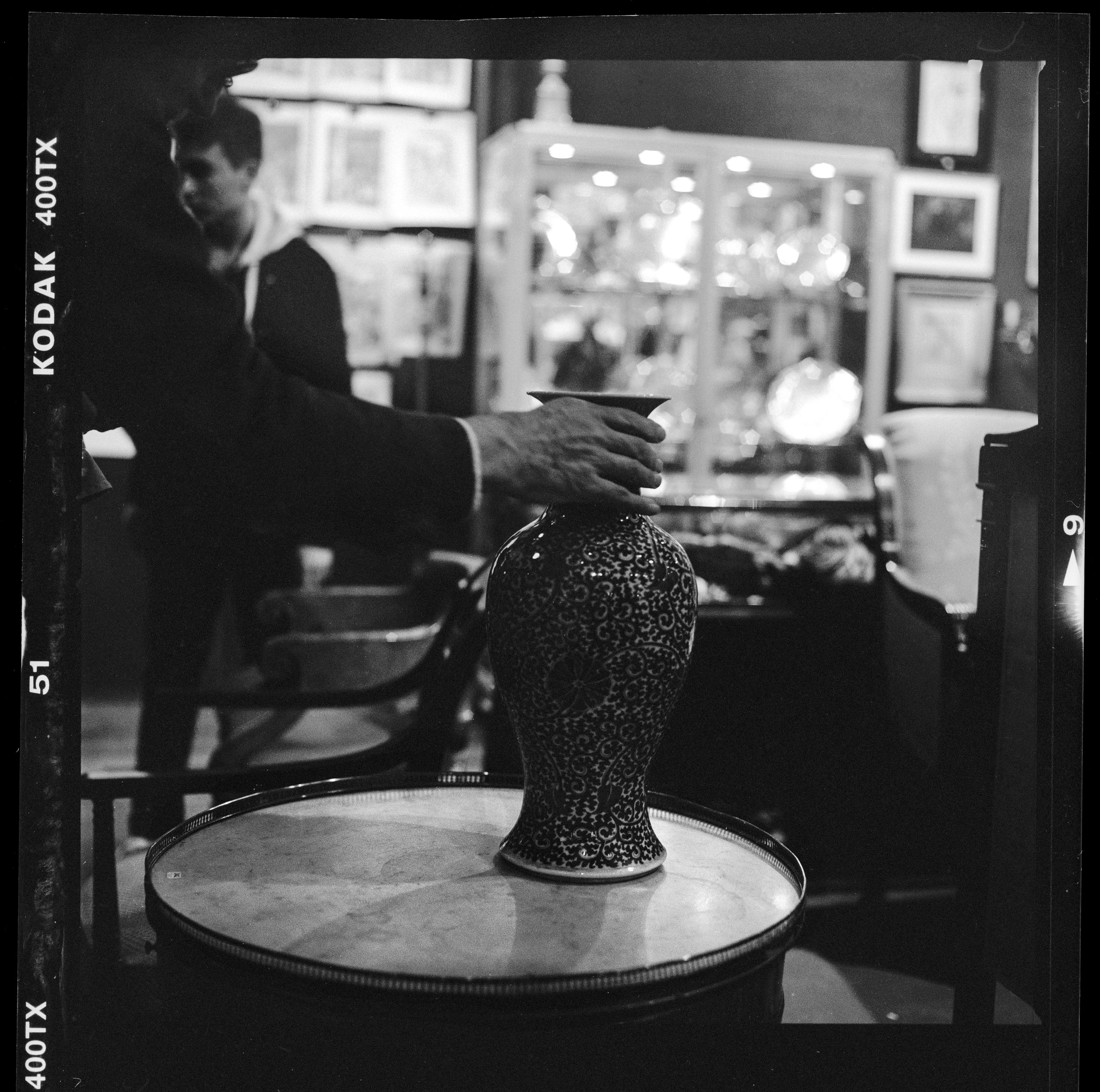 Photo d'Alexis Allemand à l'Espace Drouot - Les ventes aux enchères à Paris.