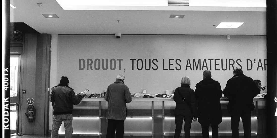 Photo d'Alexis Allemand à l'Espace Drouot - Les ventes aux enchères à Paris.